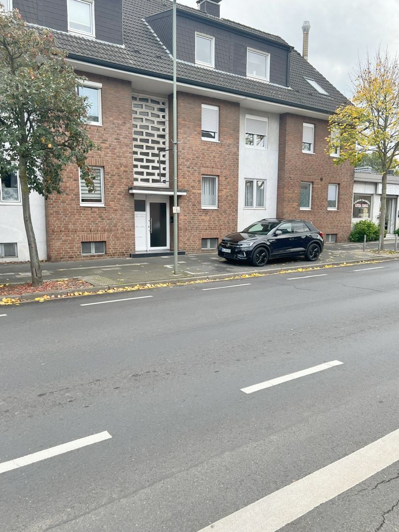 Neuss-Holzheim: Sofort frei! großzügige 3-Zimmer-Erdgeschosswohnung mit Garage und Gartennutzung
